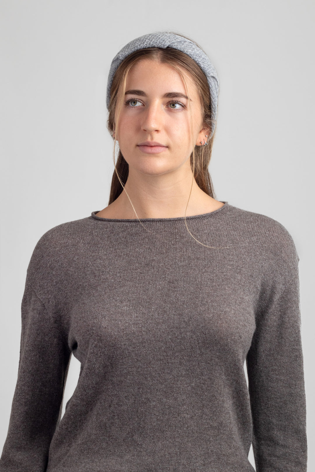 Cashmere triangle scarf #colour_felt-grey